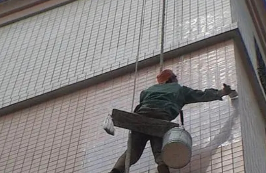 新市卫生间漏水维修公司分享下新市外墙防水的必要性。